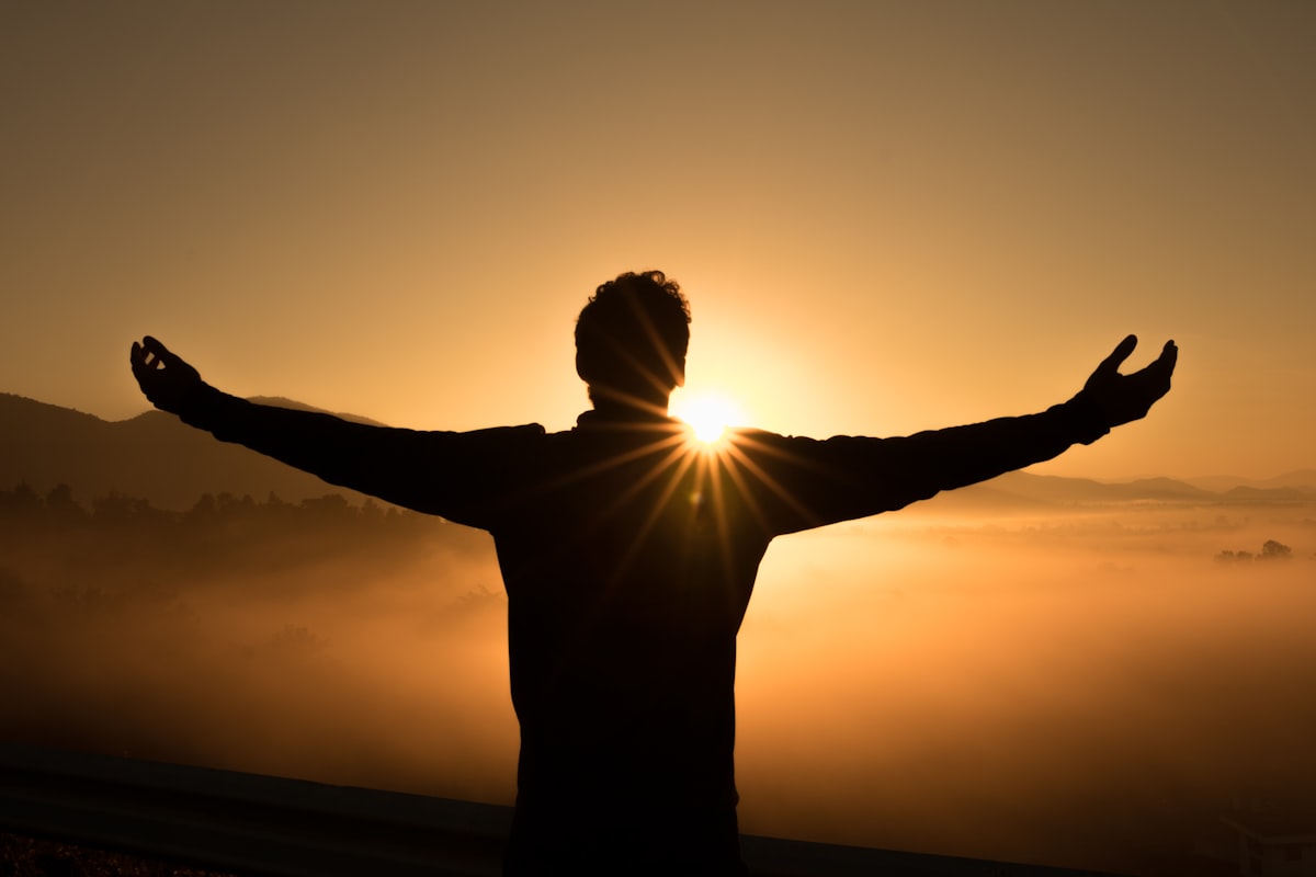 Gentle scalp pressure to move stagnant Qi and lift a fogged, tired mind